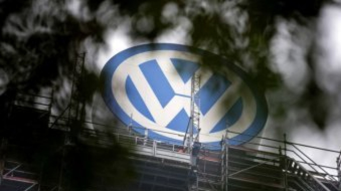 Pada September 2015, Volkswagen mengakui memanipulasi 11 juta kendaraan dieselnya dengan peranti lunak yang membuat mereka bisa lolos uji emisi.