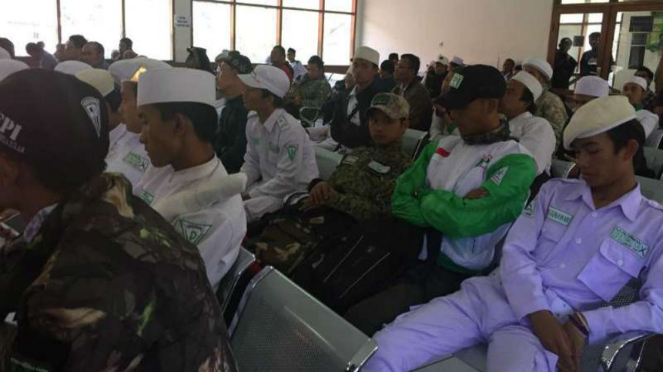 Pria Berbaju Laskar Pembela Islam Sebut Sukmawati Soekarno Mak Lampir