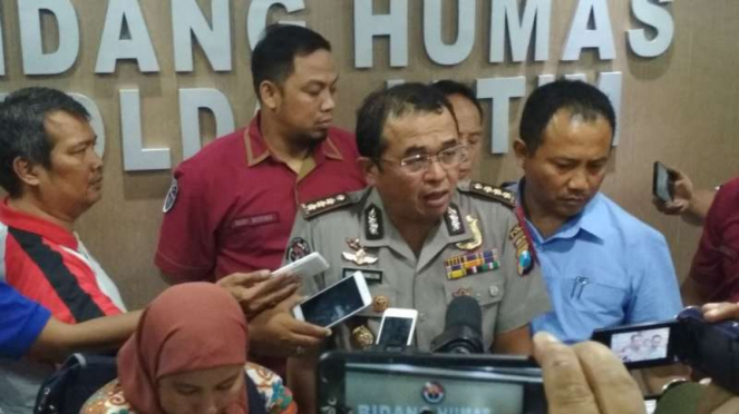 Kepala Bidang Hubungan Masyarakat Polda Jatim, Komisaris Besar Polisi Frans Barung Mangera, di Markas Polda Jatim, Surabaya, pada Kamis, 18 Oktober 2018.