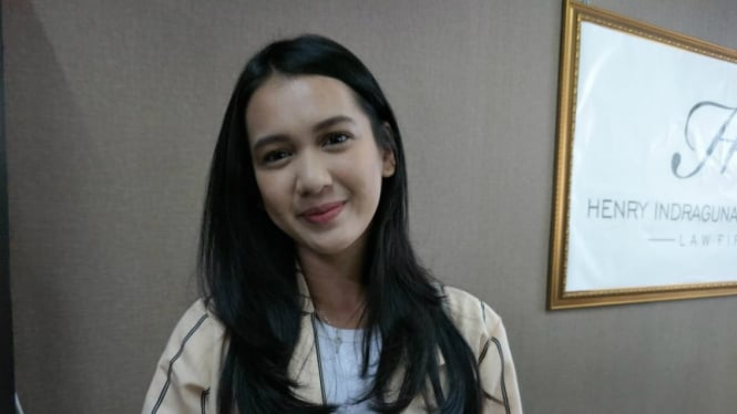 Dhea Annisa atau Dhea Imut.