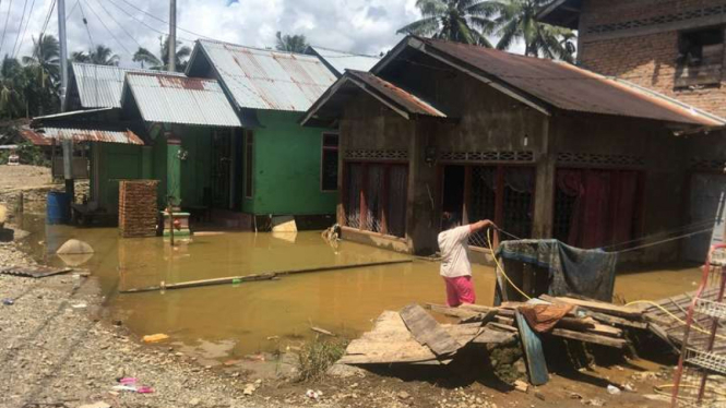 Korban banjir Pasaman Barat.