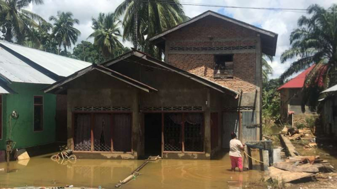 Kondisi rumah warga pasca banjir Pasaman Barat.