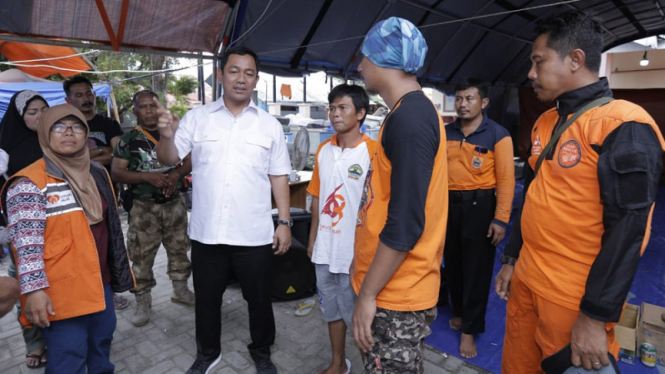 Walikota Semarang Hendrar Prihadi tiba di Palu bergabung bersama puluhan relawan