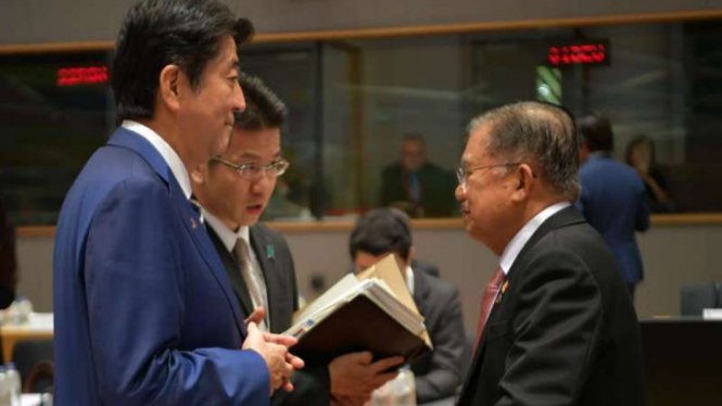 Wapres Jusuf Kalla bertemu Perdana Menteri Jepang Shinzo Abe di KTT ASEM