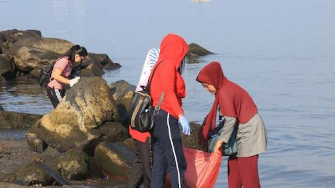 Pantai Megamas, Jalan Pierre Tendean Kota Manado.