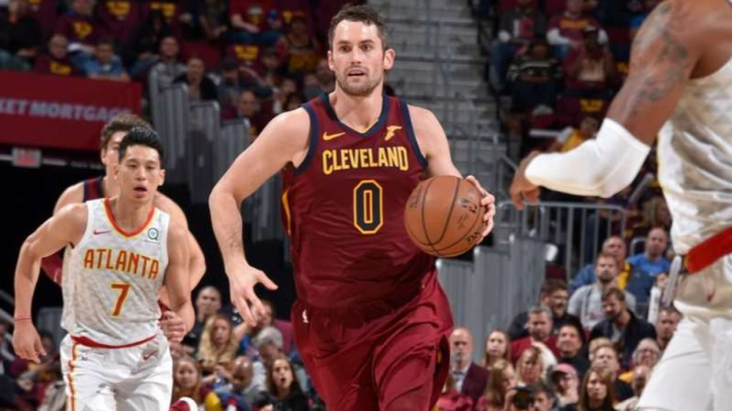 Bintang Cleveland Cavaliers, Kevin Love, dalam laga melawan Atlanta Hawks