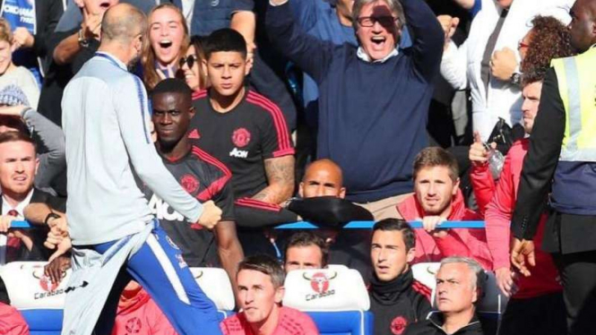 Insiden selebrasi gol Chelsea di depan bench Manchester United