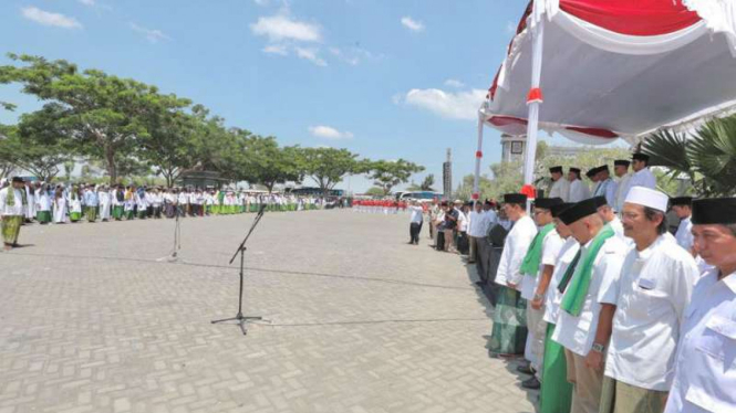 Capres dan cawapres Prabowo Subianto-Sandiaga Uno hadiri apel Hari Santri Nasional di Jombang