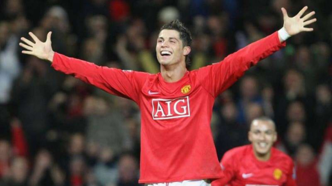 Cristiano Ronaldo mencetak hattrick pertamanya Manchester United