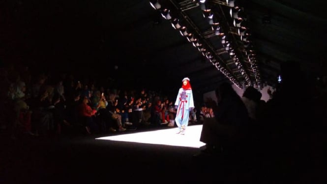 Koleksi karya Flamoush x Hannie Hananto di Jakarta Fashion Week 2019