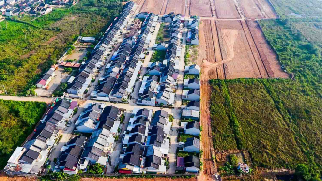 Foto udara pembangunan rumah bersubsidi.