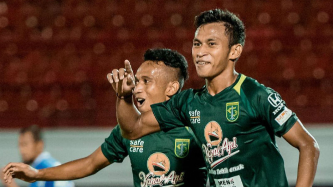 Winger Persebaya Surabaya, Osvaldo Haay (kanan).