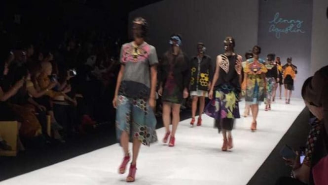 Karya Lenny Agustin di JFW 2019