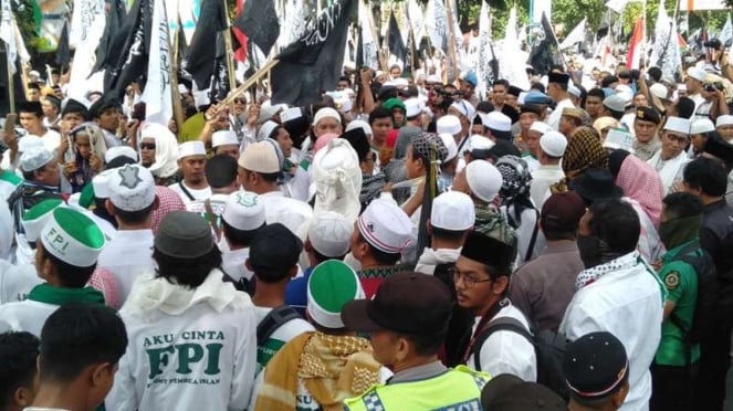 Ribuan Massa di Lombok Gelar Aksi Bela Kalimat Tauhid