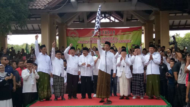 Presiden Joko Widodo melepas 1 Juta Kirab Santri dan Jalan Sehat Sahabat Santri.