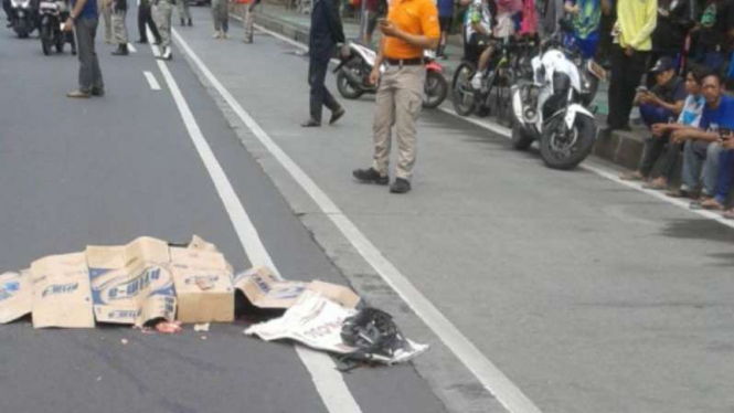 Pesepeda meninggal dunia usai ditabrak bus transjakarta di Jakarta Pusat.