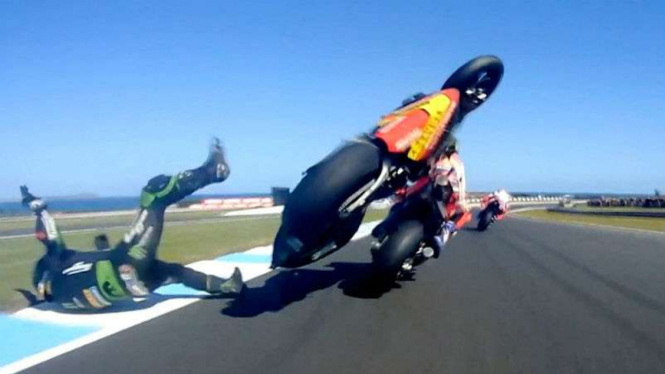 Kecelakaan parah di MotoGP Australia.