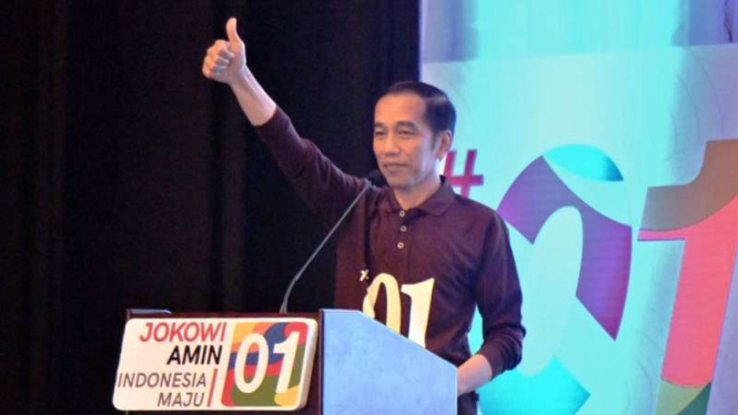 Jokowi Perkenalkan Kampanye 'Salam Jempol' di Pilpres 2019