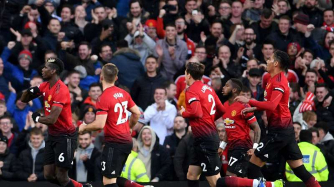 Pemain Manchester United merayakan gol.