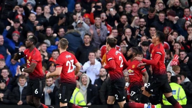 Pemain Manchester United saat rayakan gol.