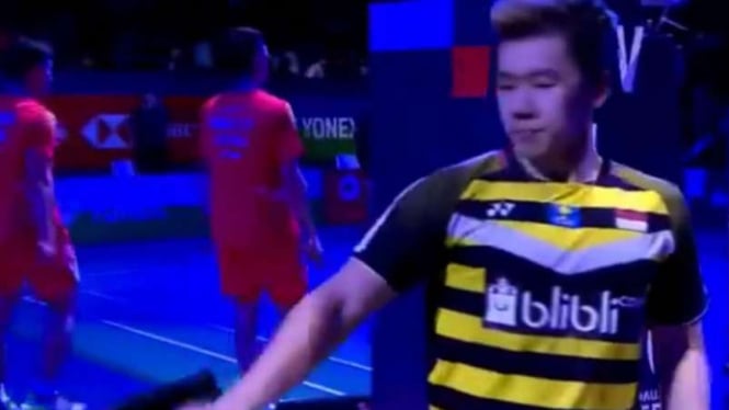 Wajah tegang Marcus Fernaldi Gideon di Final Prancis Terbuka 2018.