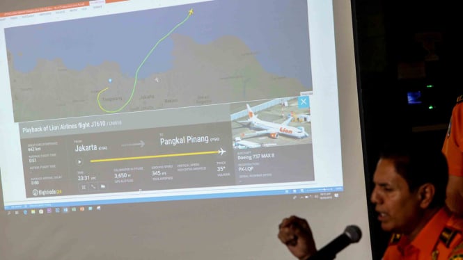 Kepala Basarnas Marsekal Muda TNI M. Syaugi memberikan keterangan pers mengenai hilang kontaknya pesawat Lion Air JT-610 rute Bandara Internasional Soekarno Hatta-Bandara Depati Amir Pangkalpinang di Kantor Basarnas, Jakarta