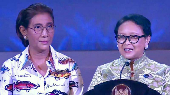 Menteri Kelautan dan Perikanan Susi Pudjiastuti dan Menlu Retno Marsudi. Dua menteri perempuan di kabinet Jokowi.