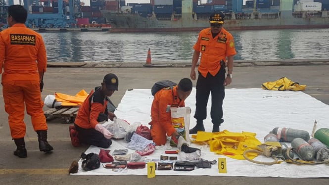 Evakuasi barang korban pesawat Lion Air JT610 di JICT, Tanjung Priok