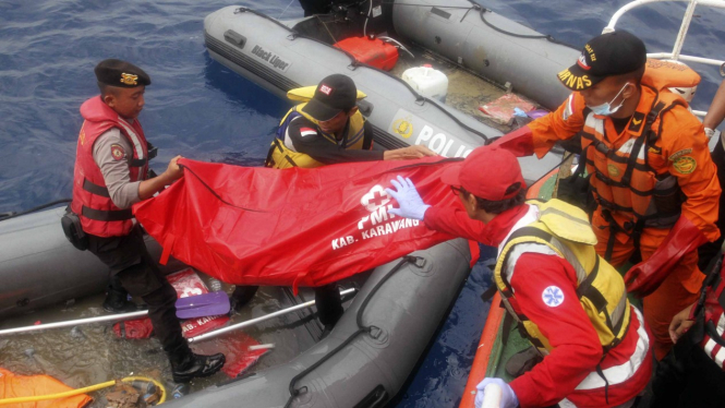 Evakuasi Jatuhnya Pesawat Lion Air di Laut Karawang