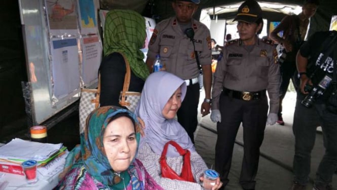 Bu Siti, mencari jejak suaminya yang menjadi salah satu penumpang Lion Air.