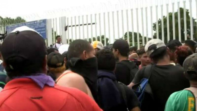 Trump tempatkan 5.200 militer hempang datangnya migran dari Meksiko
