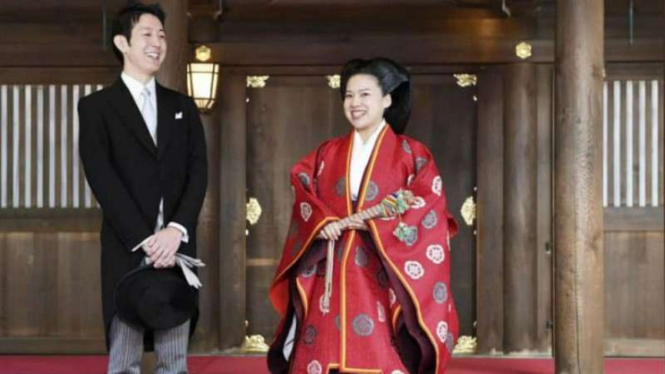 Putri Ayako menikahi warga biasa bernama Kei Moriya.