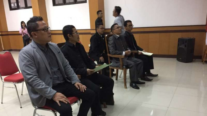 Sidang cerai Charly Van Houten dan Regina