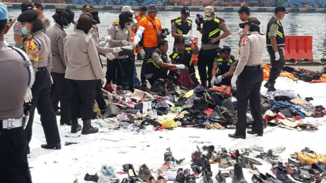 Barang-barang diduga milik korban pesawat Lion Air JT 610