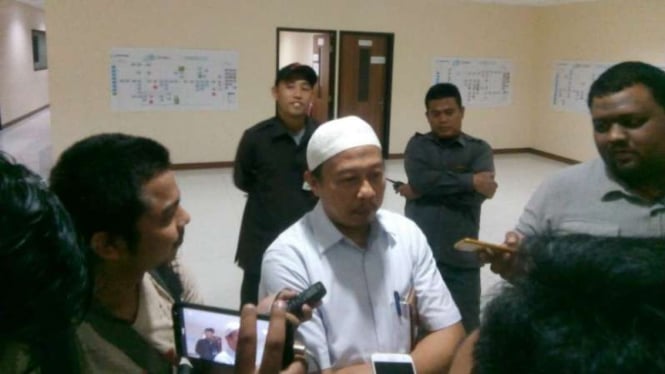 Pelaksana Tugas Direktur Teknis Lion Air, Muhammad Rusli, usai salat gaib berjemaah di Lion Operation Centre, Selapajang, Neglasari, Tangerang, Banten, pada Rabu, 31 Oktober 2018.