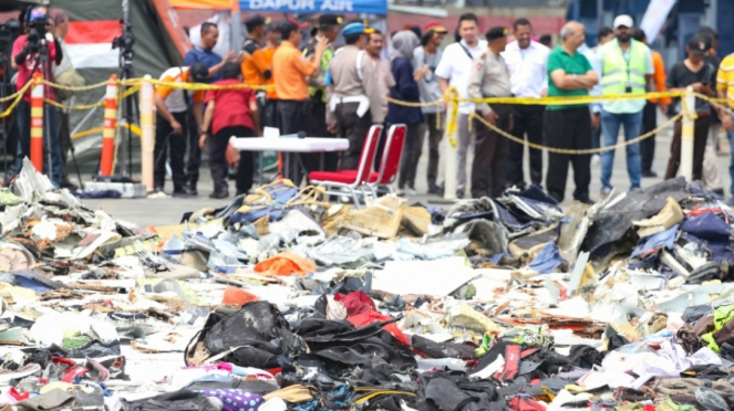 Identifikasi Serpihan dan Barang Korban Jatuhnya Pesawat Lion Air