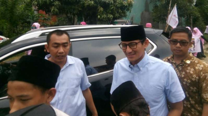 Calon wakil presiden Sandiaga Uno saat bersafari kampanye di Tangerang, Banten, pada Kamis, 1 November 2018.