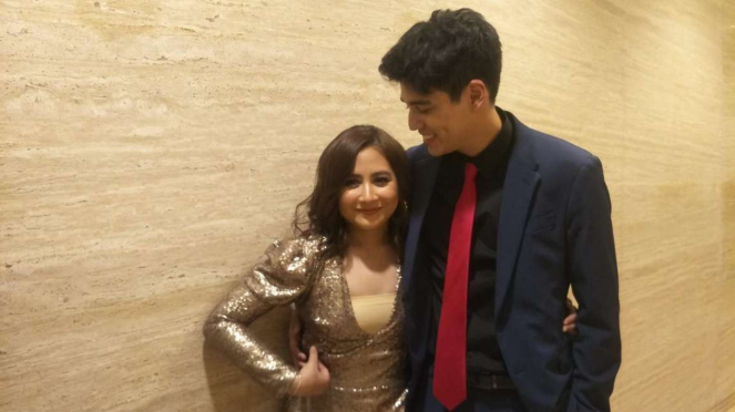 Prilly Latuconsina dan Maxime Bouttier.