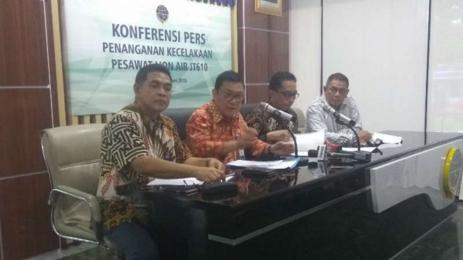Kemenhub konferensi pers soal kecelakaan Lion Air, di Jakarta.