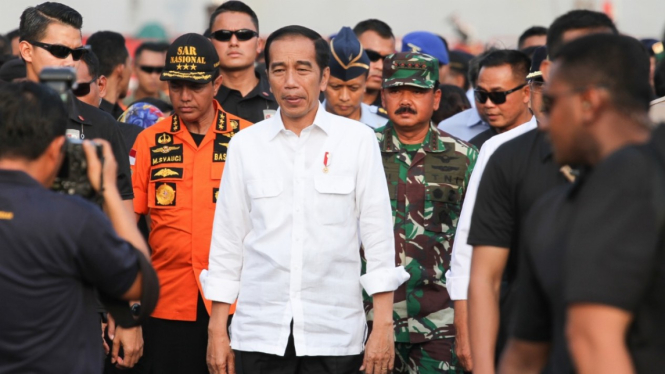 Presiden Jokowi Kunjungi Posko Evakuasi Lion Air di Tanjung Priok