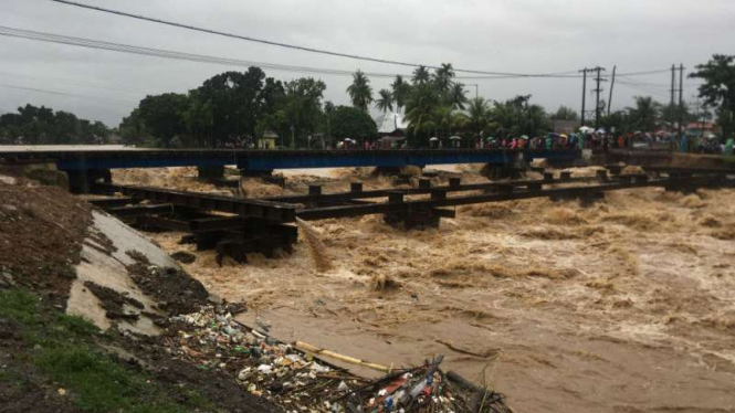 Puluhan Rumah Warga di Padang Rusak akibat Diterjang Banjir