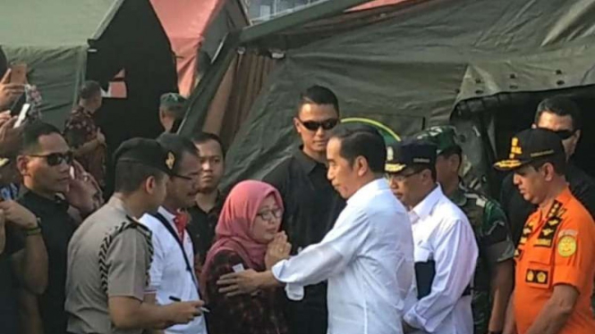 Keluarga korban Lion Air bertemu Presiden Jokowi di JICT, Jakarta.