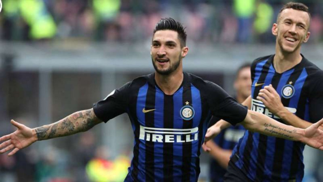 Gelandang Inter Milan, Roberto Gagliardini, rayakan gol.