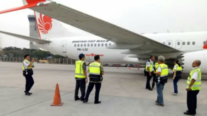 Menteri Perhubungan mengecek kondisi pesawat Lion Air di Bandara Soetta