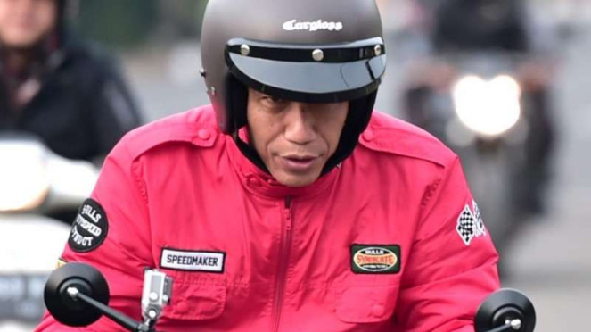Presiden Jokowi touring naik motor custom