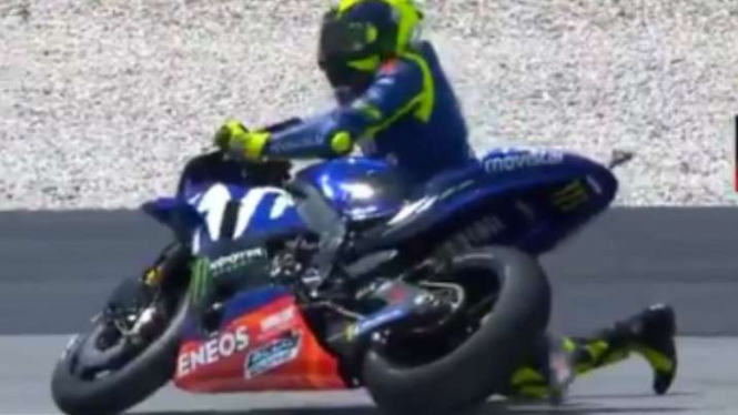 Valentino Rossi jatuh di Sirkuit Sepang.