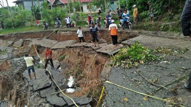  Kabupaten Sijunjung, Sumatera Barat.