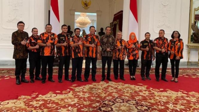 Bamsoet usai bertemu Presiden Jokowi di Istana Merdeka, Jakarta, Senin (5/11/18)