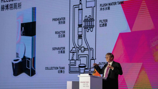 Bill Gates memamerkan toilet futuristik