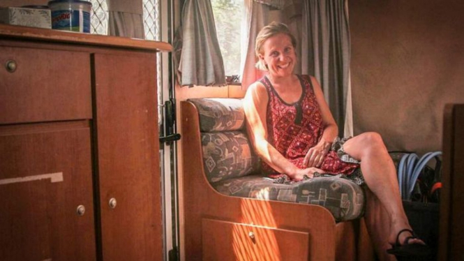 Katie Cross dan keluarganya tinggal di karavan.